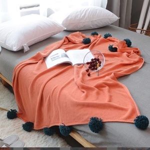 Pom Pom Throw Blanket